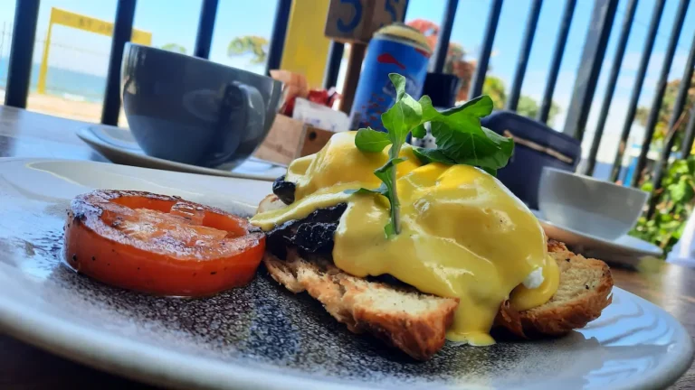 Eggs Benedict at Folk Cafe